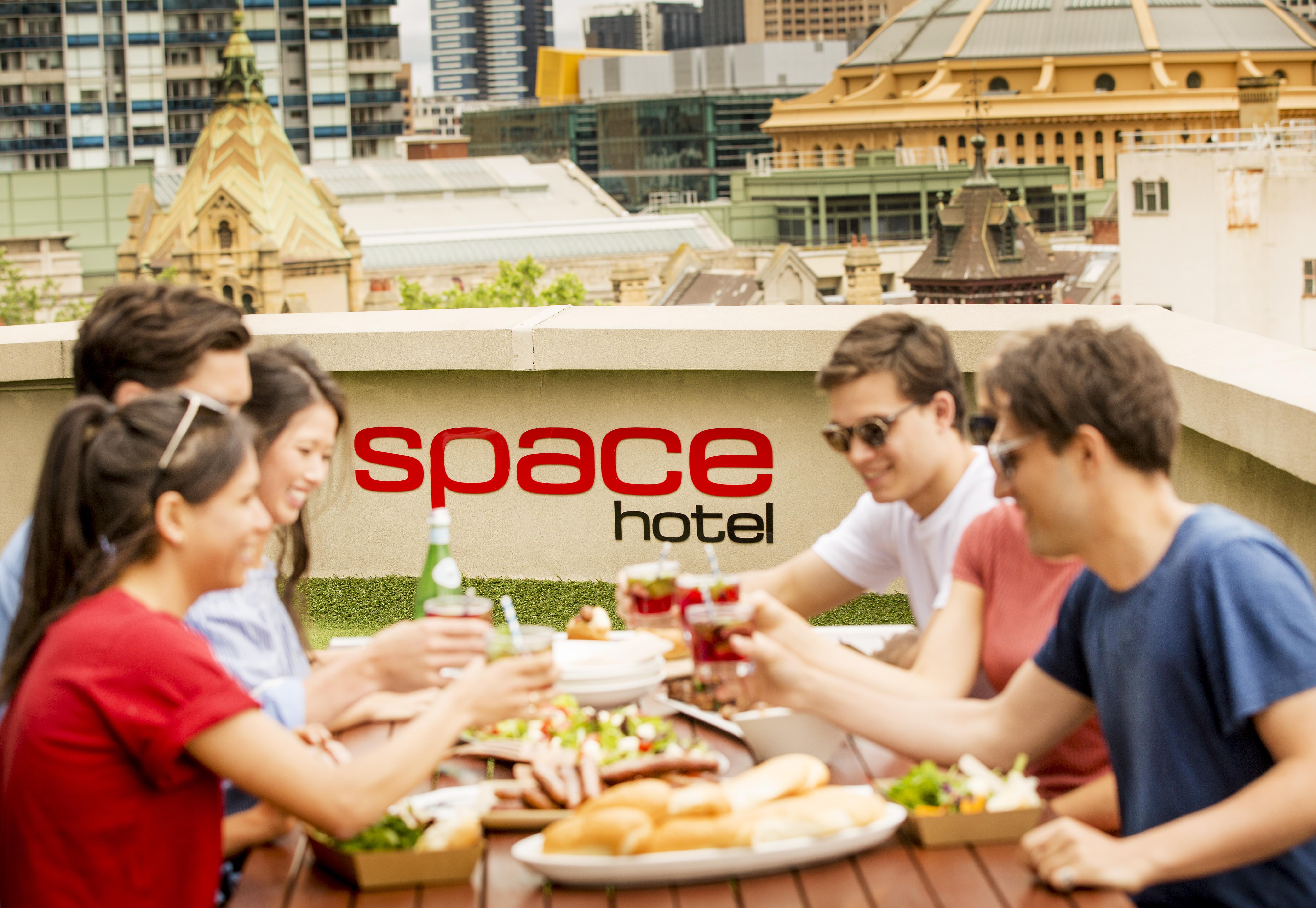 Space Hotel Melbourne Eksteriør billede