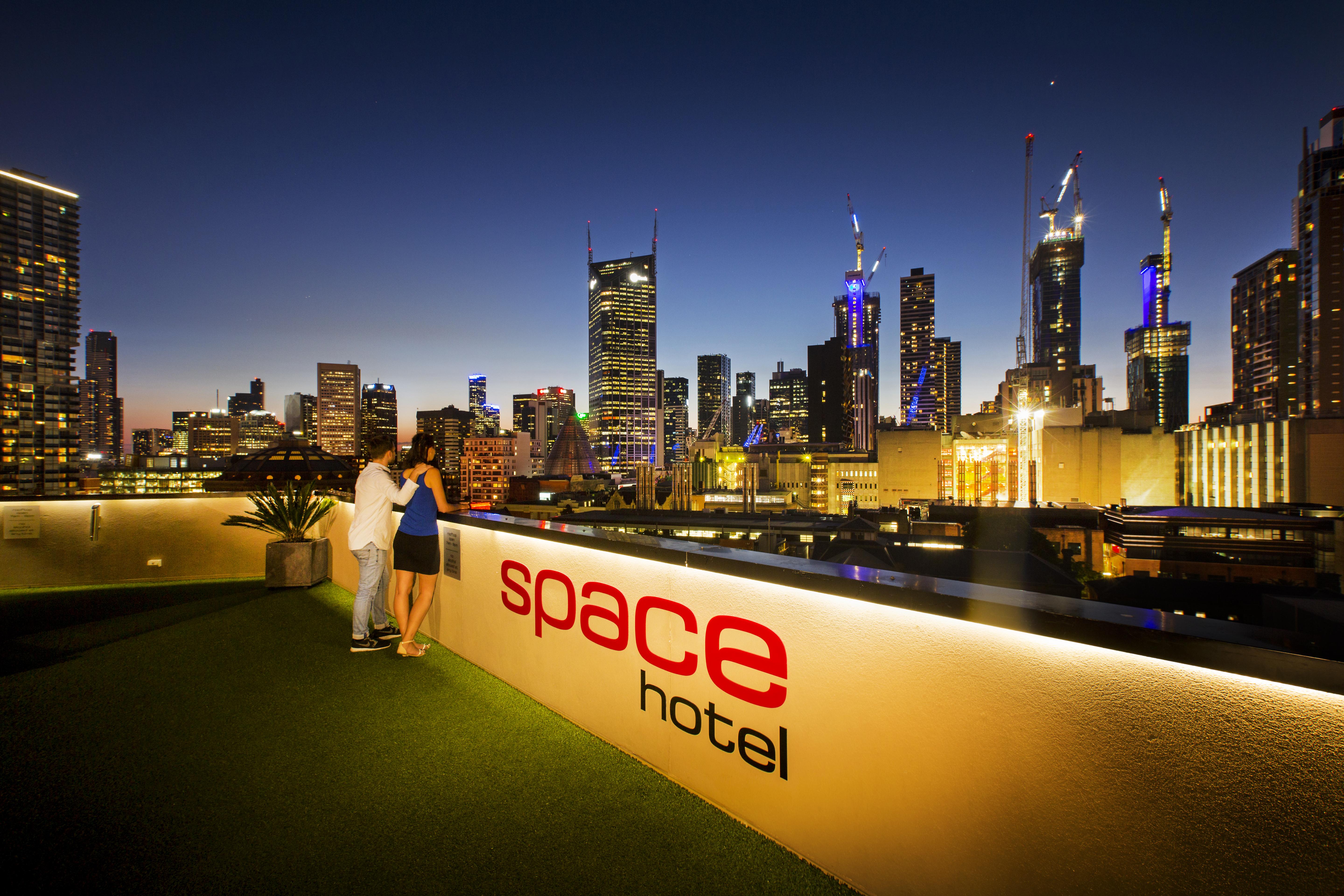 Space Hotel Melbourne Eksteriør billede